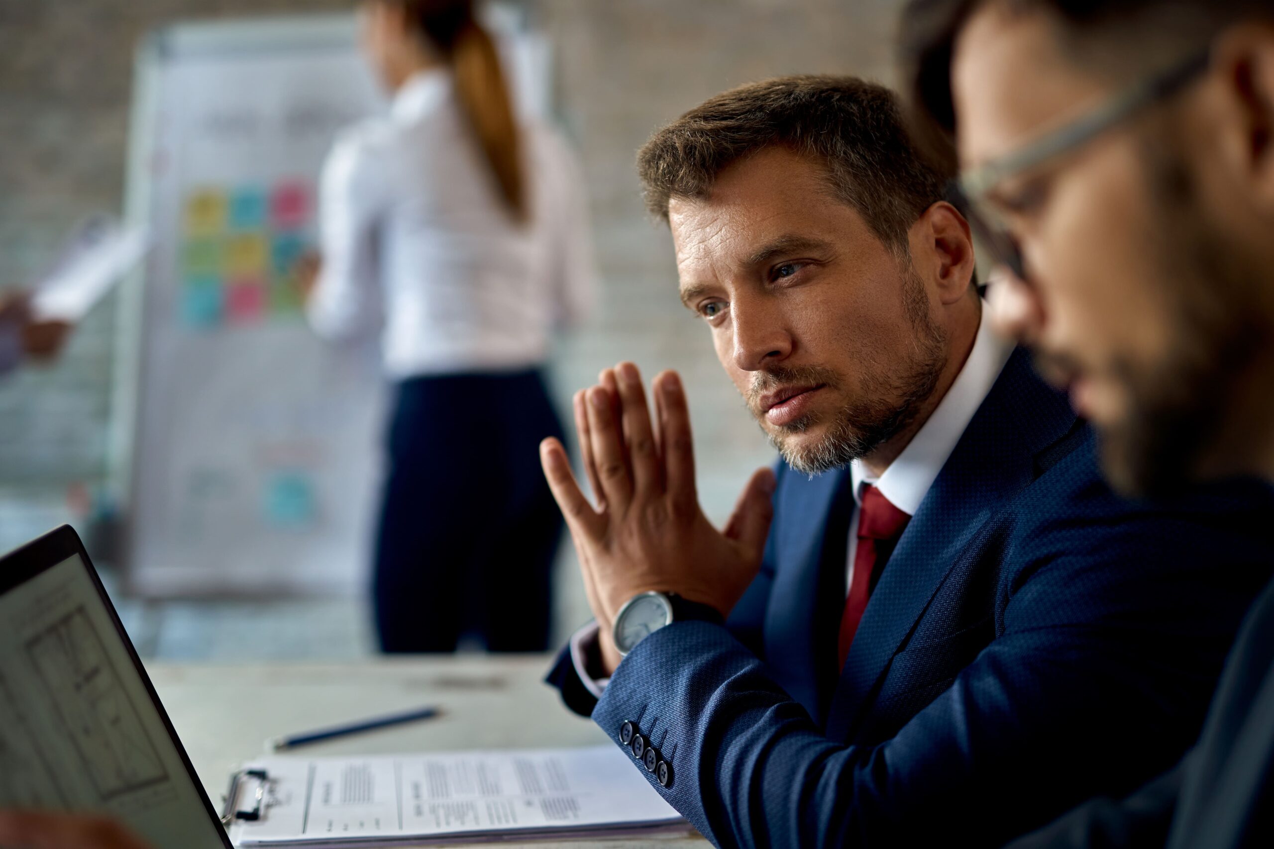 Se existe algoritmo para tudo, quem organiza a atenção dentro das empresas?